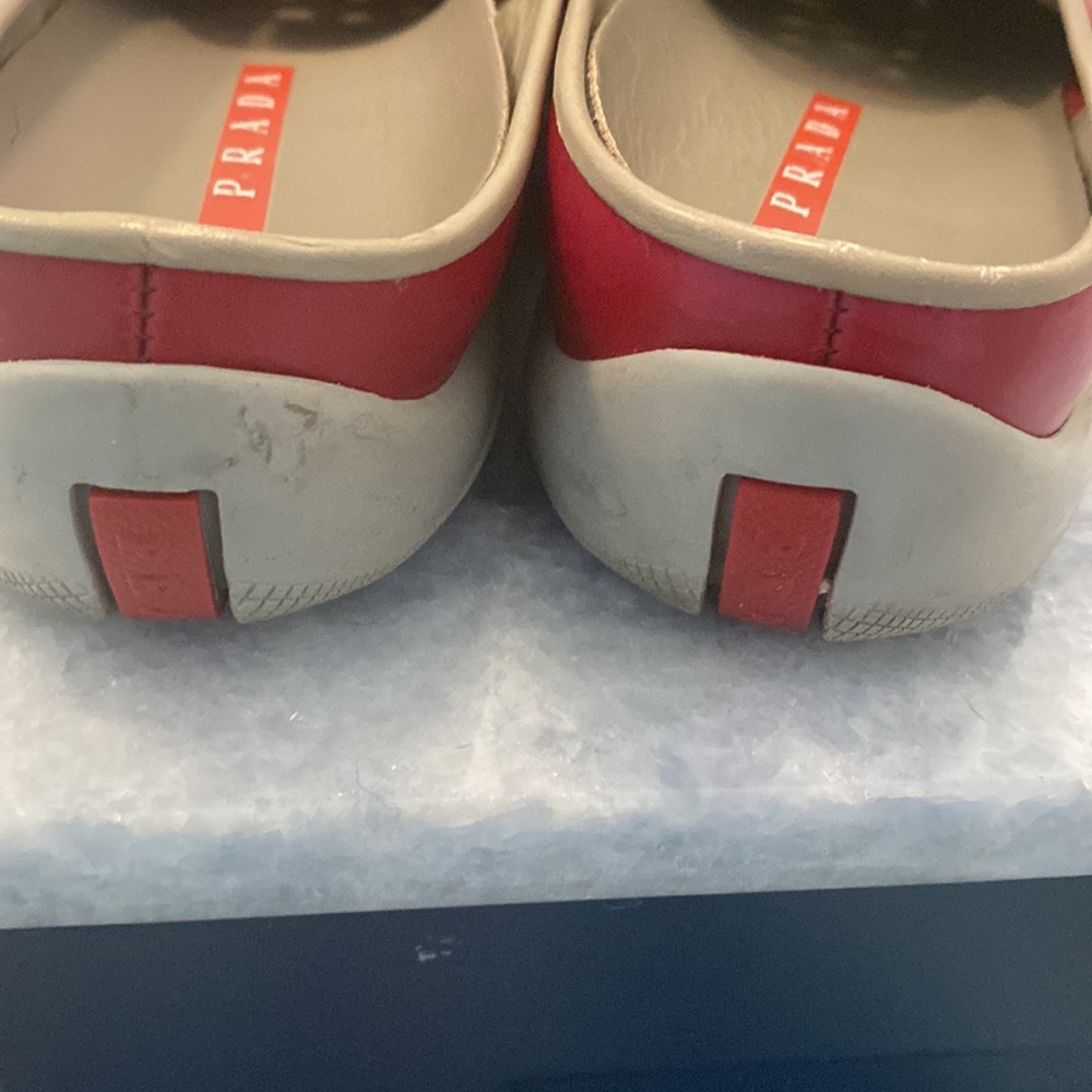 Prada - Picture 5 of 5